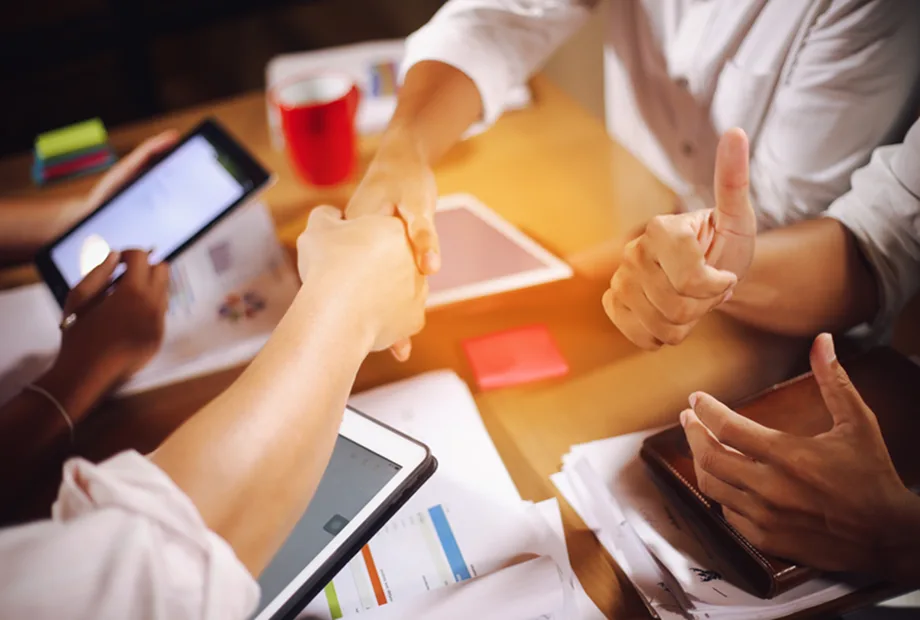 Private Equity vs. Staying Private: What Texas Dentists Should Know Right Now